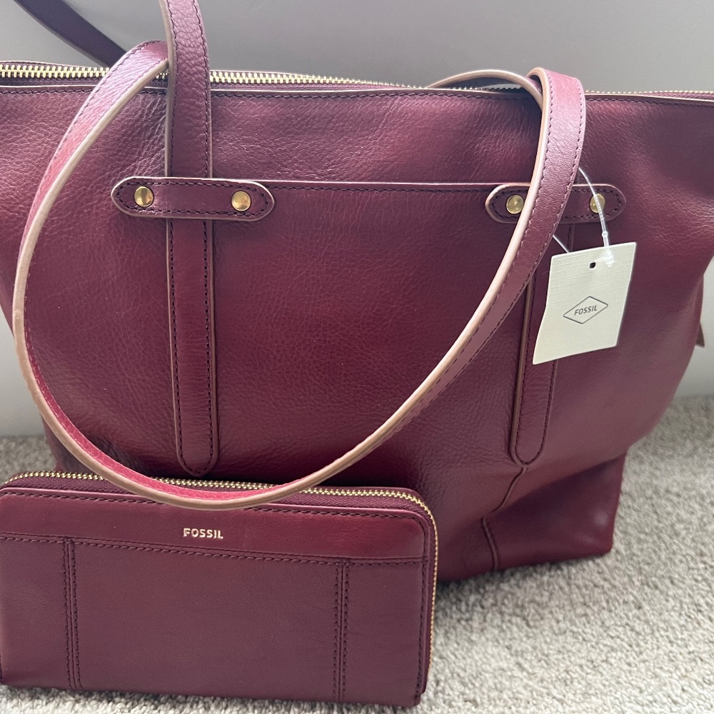 NWT -Fossil Felicity Tote - Matching Wallet- Cabernet/wine color